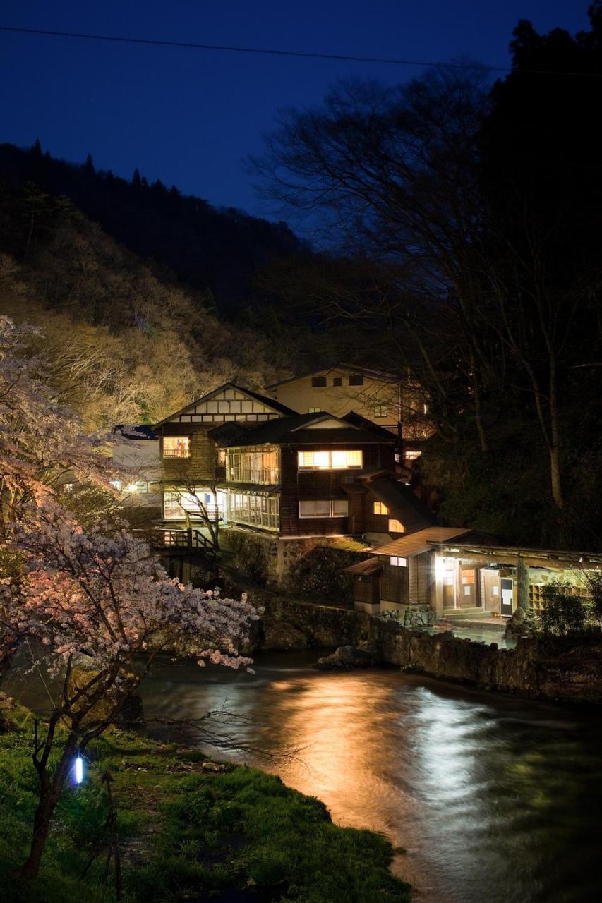 ホテル 大沢温泉 山水閣 花巻市 エクステリア 写真